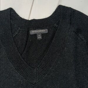 Banana Republic Black V-Neck Sweater XS